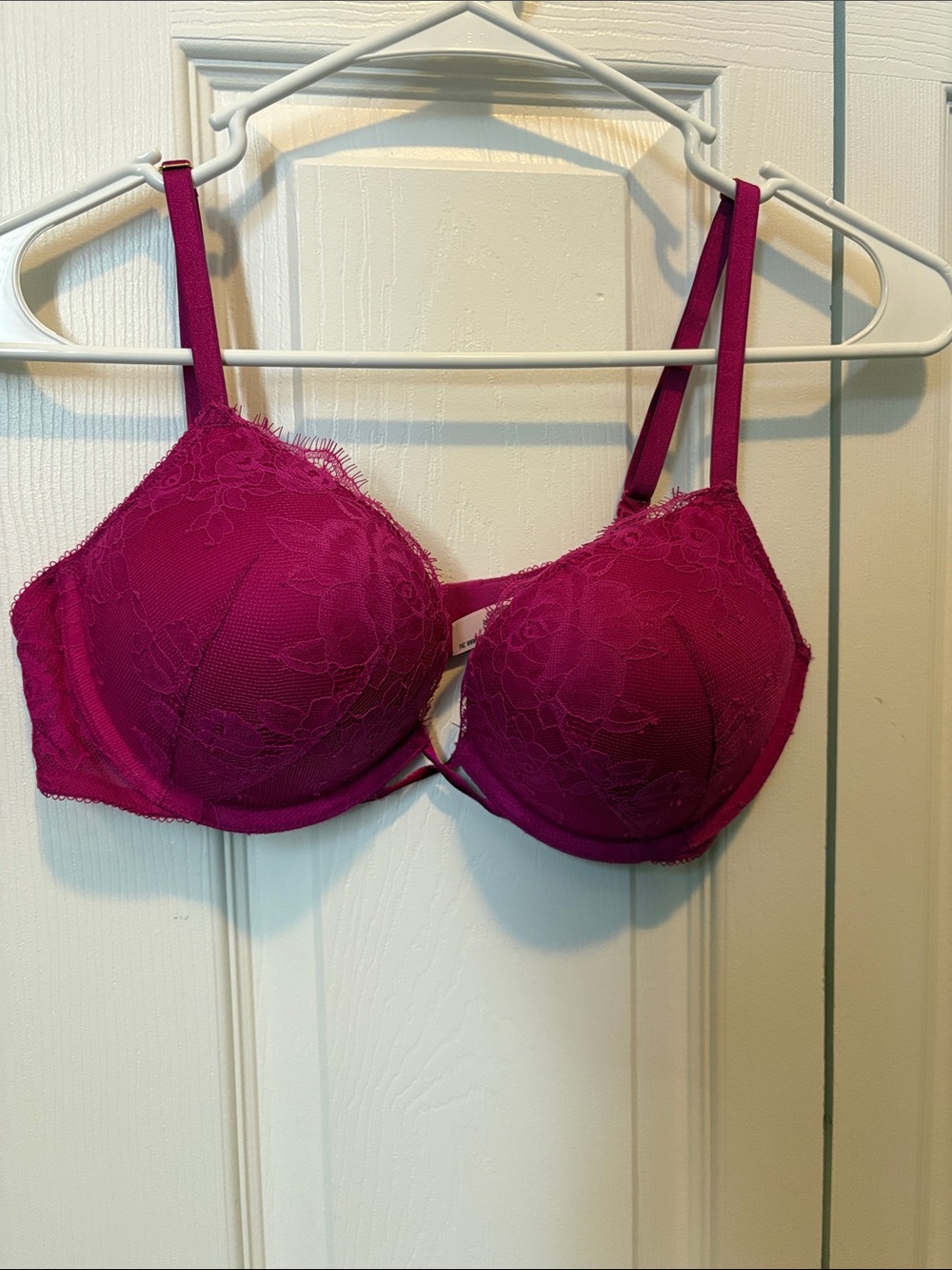 Victoria Secret push-up bra. Lace in Fuchsia.